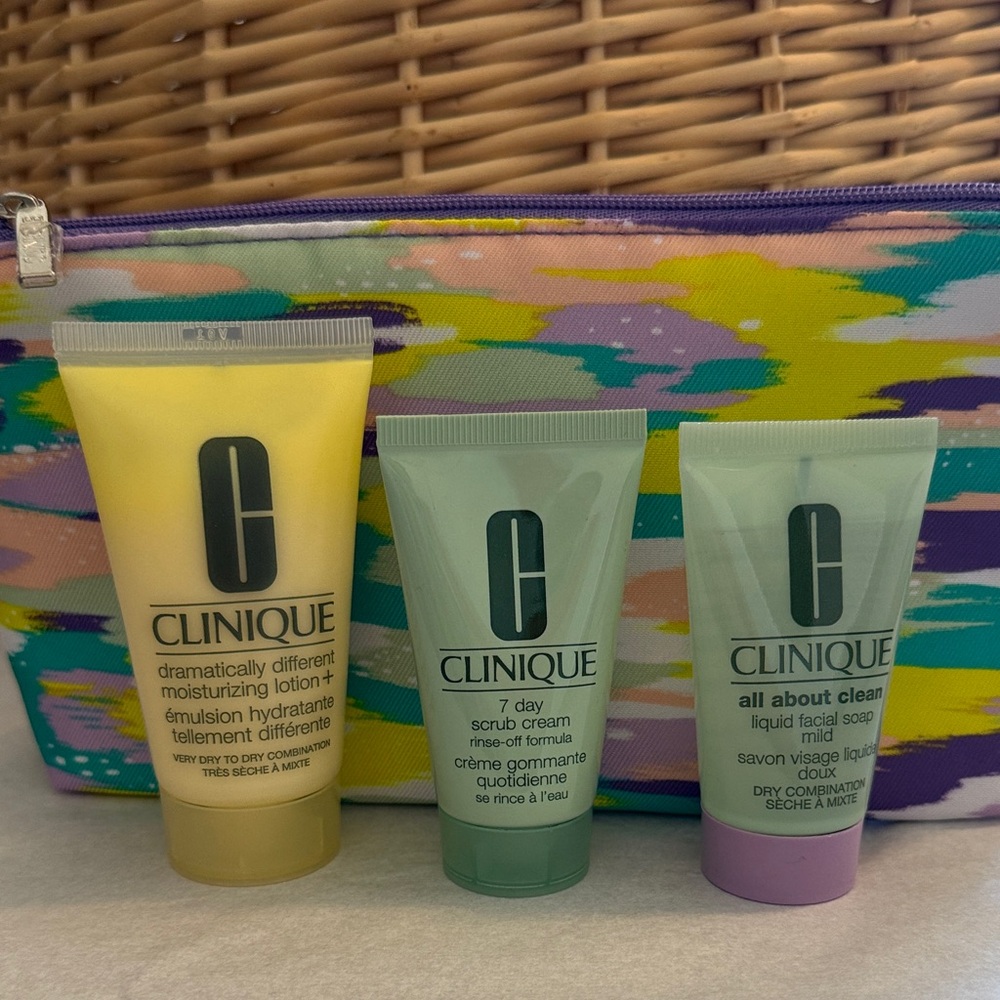 NWT 3-piece Clinique Skincare in Signature Travel/Make-up Bag